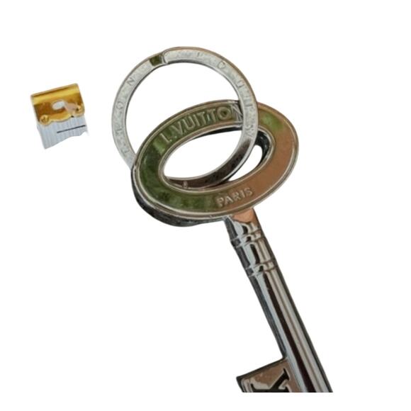 Louis Vuitton Palladium Finish Travel Key Ring - Picture 3 of 8